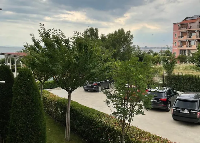 Premier F1 420 Apartment *