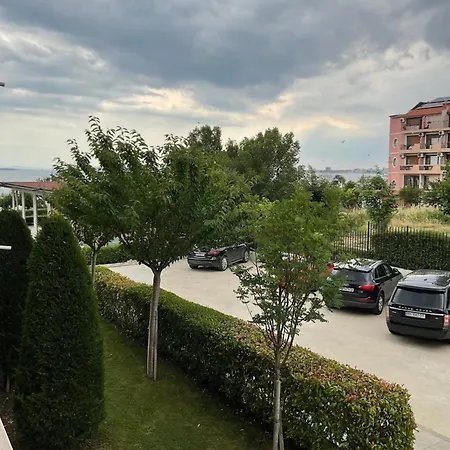 Premier F1 420 Apartment *